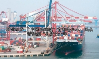 “中国盐湖城”青海格尔木：民众着盛装“礼赞七十年”